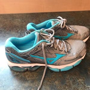 Mizuno Wave Creations Infinity Wave, Women’s 8.5